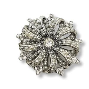LIZ CLAIBORNE VINTAGE SILVERTONE WITH FAUX PEARLS & CRYSTALS STATEMENT BROOCH